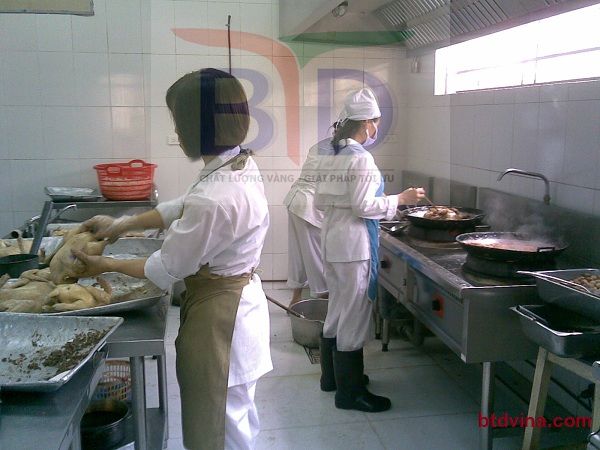 Bếp Á 3 họng tại trường mầm non Hoa Hồng- Cầu Giấy- Hà Nội