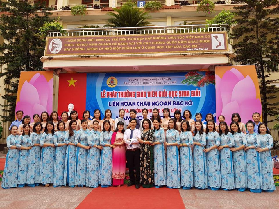 Lễ trao thưởng giáo viên giỏi tại trường tiểu học Nguyễn Công Trứ- Lê Chân- Hải Phòng