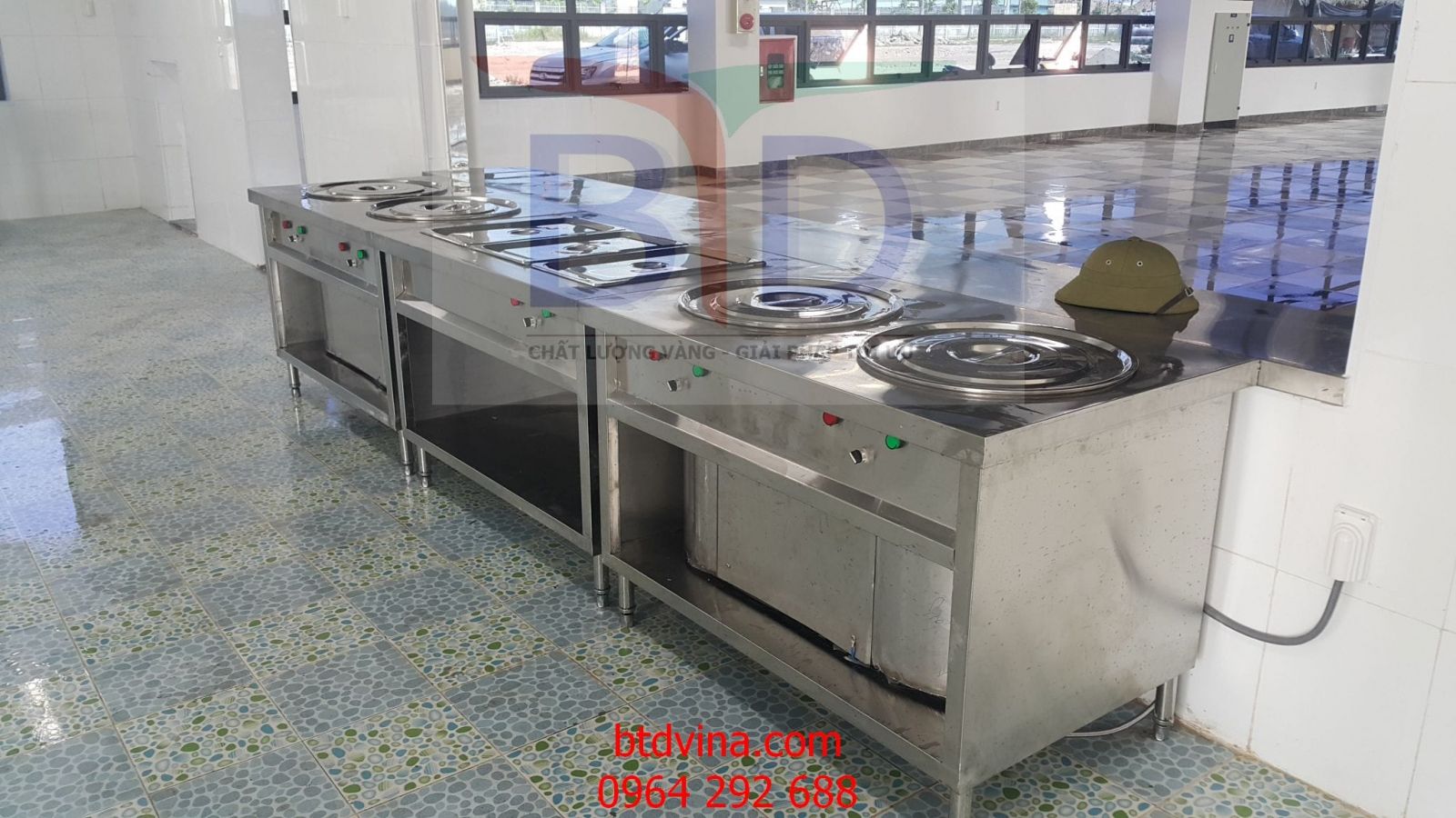 Khu giữ nóng thức ăn inox tại khu bếp nhà máy Hanyang Digitech Vina- Phú Hà- Phú Thọ