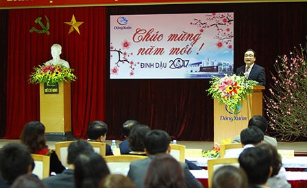 Bí thư thành ủy Hà Nội thăm nhà máy dệt kim Đông Xuân đầu năm