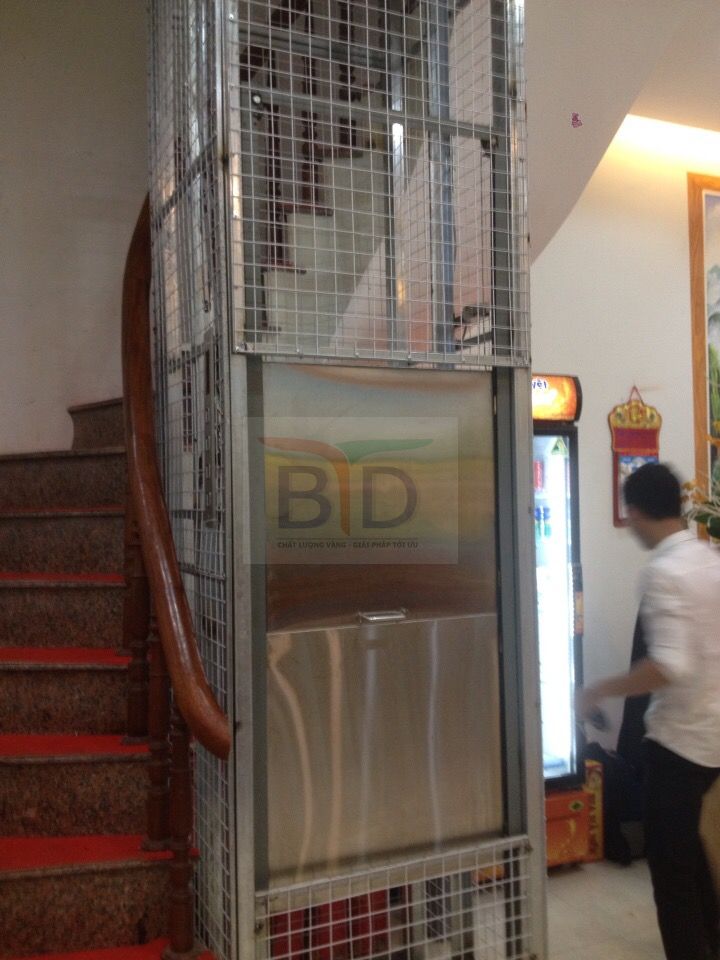Cửa tầng thang tời thực phẩm 150kg- 4 stops tại nhà hàng lầu dê- Phạm Văn Đồng- Bắc Từ Liêm- Hà Nội