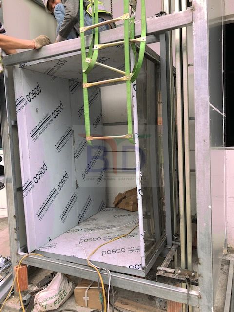 Hoàn thành lắp hệ thống cửa tầng cho thang tời thực phẩm 300 kg - 2 stops tại nhà máy Jell Tech Vina- Việt Yên- Bắc Giang