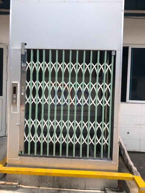 Lắp hệ thống cửa tầng cho thang tời thực phẩm 300 kg - 2 stops tại nhà máy Jell Tech Vina- Việt Yên- Bắc Giang