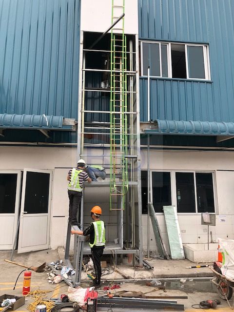 Lắp đầu trâu cho thang tời thực phẩm 300 kg - 2 stops tại nhà máy Jell Tech Vina- Việt Yên- Bắc Giang
