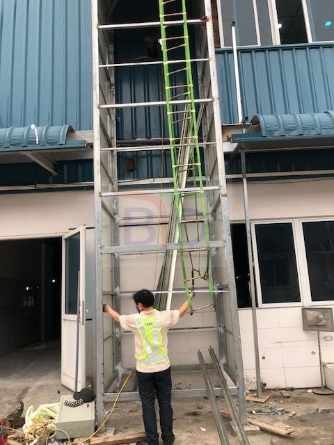 Trang bị hệ thông an toàn lắp dựng thang tời thực phẩm 300 kg - 2 stops tại nhà máy Jell Tech Vina- Việt Yên- Bắc Giang